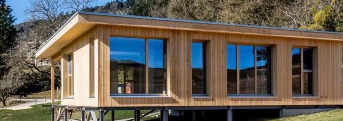 Houten ramen voor moderne woning